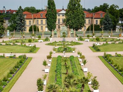 Organgerie und Schlosspark in Gotha von oben, grün und bepflanzt