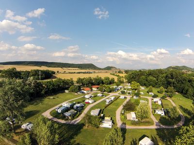 Der Campingplatz Drei Gleichen von oben, Region Thüringer Burgenland Drei Gleichen