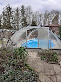 Pool im Garten der Ferienwohnungen Dehler in Wandersleben im Thüringer Burgenland Drei Gleichen