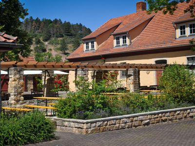 Außenaufnahme von der Gaststätte Freudenthal in Wandersleben im Thüringer Burgenland Drei Gleichen