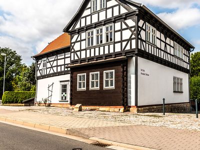 Außenansicht der Veit-Bach-Obermühle in Wechmar im Thüringer Burgenland Drei Gleichen / UNESCO Global Geopark Thüringen Inselsberg – Drei Gleichen