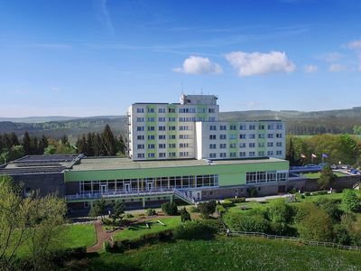 Außenansicht vom Ferien Hotel Rennsteigblick in Finsterbergen in der Inselsbergregion, umgeben vom Thüringer Wald