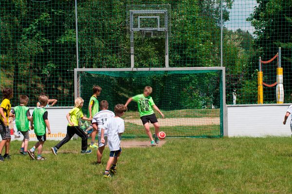 Fußballfeld im Ahorn Berghotel Friedrichroda in der Inselsbergregion im Thüringer Wald