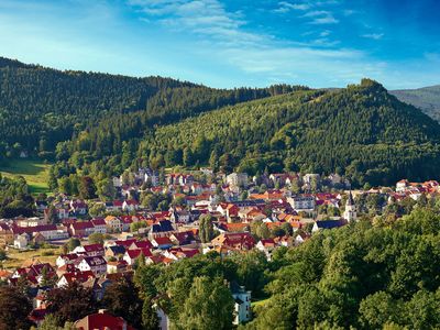 Ortsansicht von Friedrichroda mitten im Thüringer Wald im UNESCO Global Geopark Thüringen Inselsberg – Drei Gleichen (Inselsbergregion)