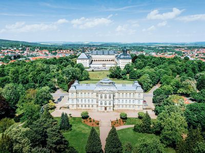 Luftaufnahme von Schloss Friedenstein mit Schlosspark und dem Herzoglichen Museum in Gotha (Region Gotha & Gothaer Land)
