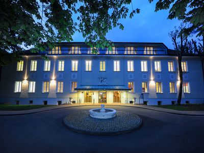 Das Hotel Der Lindenhof in Gotha bei Nacht (Gotha & Gothaer Land)