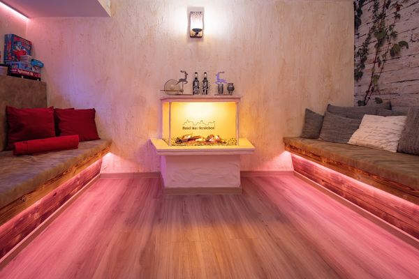 Kaminzimmer im Hotel Wandersleben; Thüringen UNESCO Global Geopark Inselsberg Drei Gleichen