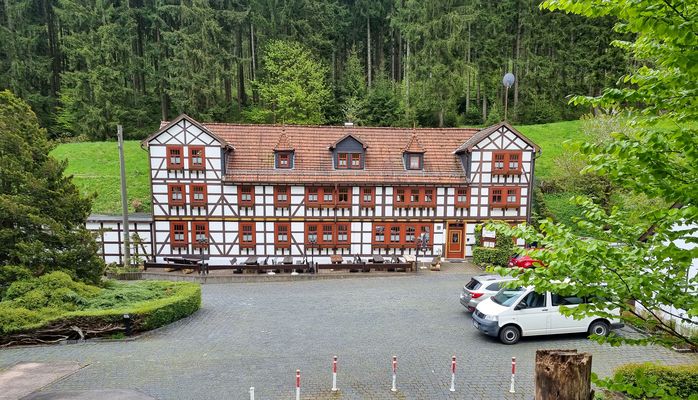 Außenansicht Landhaus Machold mit Thüringer Wald in Friedrichroda (Inselsbergregion) nahe dem Rennsteig