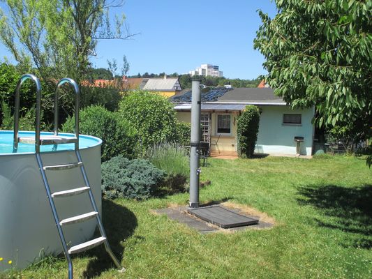 Garten mit Pool und Außendusche Ferienhaus Best in Friedrichroda (Thüringer Wald in der Inselsbergregion)