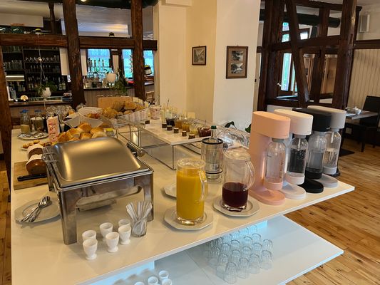 Frühstücksbuffet im Restaurant des Hotels und Restaurant Falkenstein in Tambach-Dietharz (Talsperrenregion)