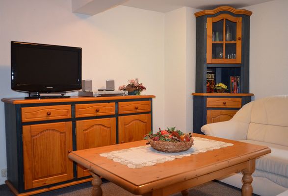 Das Wohnzimmer mit TV im Landhaus Machold in Friedrichroda (Inselsbergregion) nahe dem Rennsteig