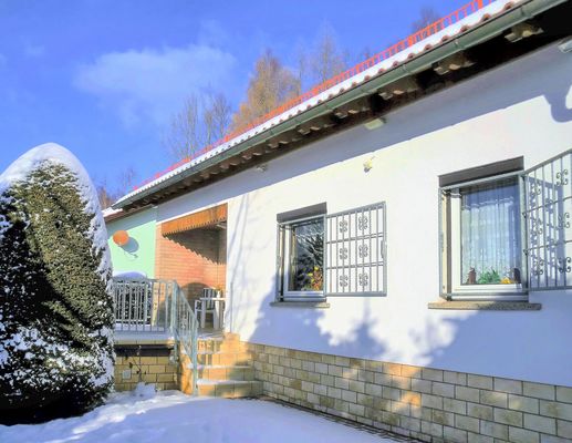 Ferienhaus Waldidylle Außenansicht Winter Tambach-Dietharz