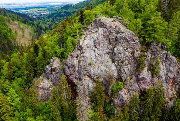 Kletterfels Aschenbergstein im Thüringer Wald in Bad Tabarz in der Inselsbergregion / UNESCO Global Geopark Thüringen Inselsberg – Drei Gleichen