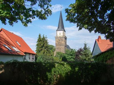 Blick auf die Sankt-Georg-Kirche in Seebergen