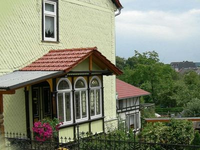 Ferienwohnung Furkert in Friedrichroda (Inselsbergregion im Thüringer Wald) von außen, grün geschiefert und Fachwerk