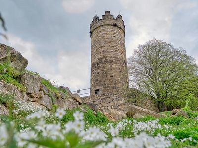 Die Mühlburg im Thüringer Burgenland Drei Gleichen im Frühling