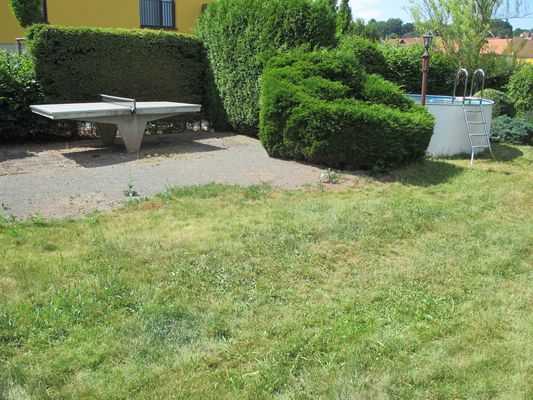 Garten mit Pool und Tischtennisplatte Ferienhaus Best in Friedrichroda (Thüringer Wald in der Inselsbergregion)
