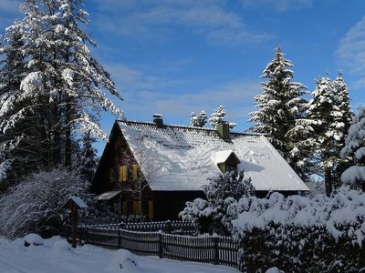 Ferienhaus Waldfrische Außenansicht im Winter