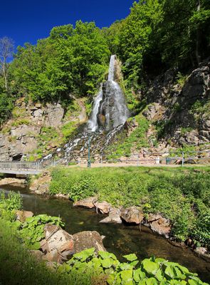 Der Trusetaler Wasserfall in der Inselsbergregion in Brotterode-Trusetal bei Bad Tabarz / UNESCO Global Geopark Thüringen Inselsberg – Drei Gleichen