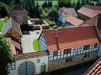 Mittelalterlicher Wohnturm von 1250 in Wandersleben im Thüringer Burgenland Drei Gleichen / UNESCO Global Geopark Thüringen Inselsberg – Drei Gleichen