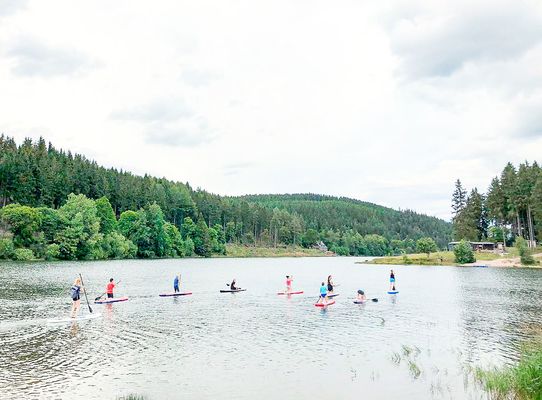 Standup Paddle Board Yoga auf der Lütschetalsperre in Frankenhain (Talsperrenregion)