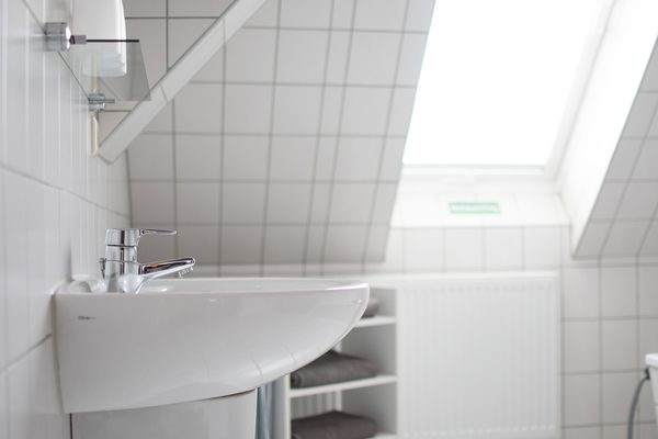 Badezimmer in der Pension Regina in Gotha (Region Gotha & Gothaer Land)