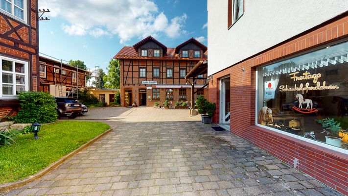 Innenhof der Schlossgartenpassage – Pension „Schlossblick“ in Ohrdruf im UNESCO Global Geopark Thüringen Inselsberg – Drei Gleichen
