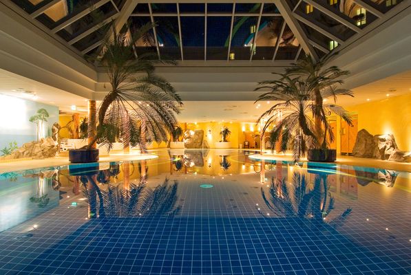 Die Poollandschaft Wellnessbereich im + Hotel & SPA Friedrichroda (Inselsbergregion) im Thüringer Wald