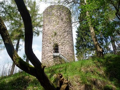 Burgruine Schwarzwald in Luisenthal ist auch bekannt als Käfernburg