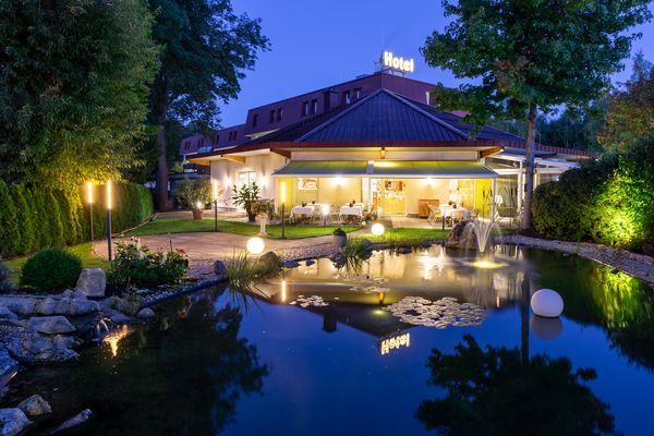 hotel-am-tierpark-außenansicht-bei nachtanbruch