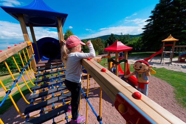 Kinderspielplatz Ahorn Berghotel Friedrichroda in der Inselsbergregion im Thüringer Wald