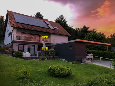 Außenansicht Fewo Friedrichroda im Thüringer Wald im Sonnenuntergang