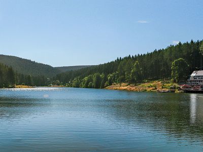 Die Lütschetalsperre in der Talsperrenregion bei Ohrdruf im Sommer