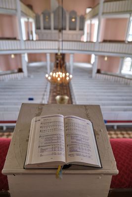 Bibel in der  Sankt-Viti-Kirche Wechmar im Thüringer Burgenland Drei Gleichen im UNESCO Global Geopark Inselsberg – Drei Gleichen