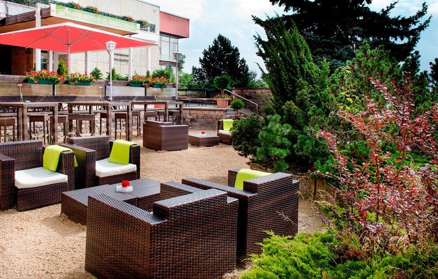 Beachbar im Außenbereich vom Ahorn Berghotel Friedrichroda in der Inselsbergregion im Thüringer Wald