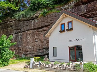 Außenansicht vom Ferienhaus Monte Arturio in Tambach-Dietharz (Talsperrenregion), direkt am Kletterfels