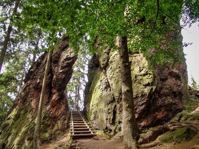 Kletterfels Roter Turm in Bad Tabarz in der Inselsbergregion / UNESCO Global Geopark Thüringen Inselsberg – Drei Gleichen