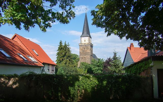 Blick auf die Sankt-Georg-Kirche in Seebergen