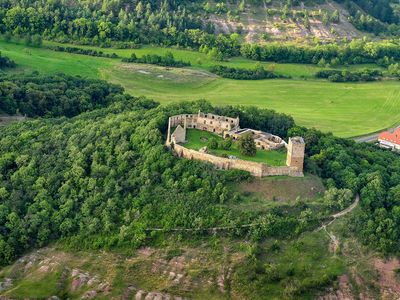 Ruine der Burg Gleichen in Wandersleben im Thüringer Burgenland Drei Gleichen / UNESCO Global Geopark Thüringen Inselsberg – Drei Gleichen