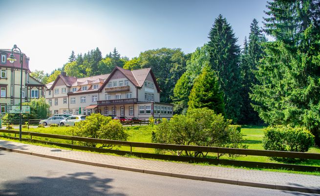 Das Waldhotel in Friedrichroda (Inselsbergregion) von außen