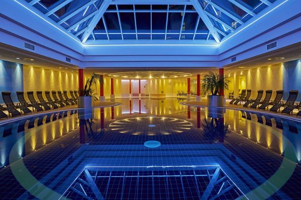 Der Innenpool im + Hotel & SPA Friedrichroda (Inselsbergregion) im Thüringer Wald