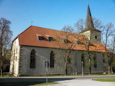 Außenansicht der Sankt Peter und Paul Kirche in Gräfentonna in der Fahner Höhe in der Region (Gotha & Gothaer Land)