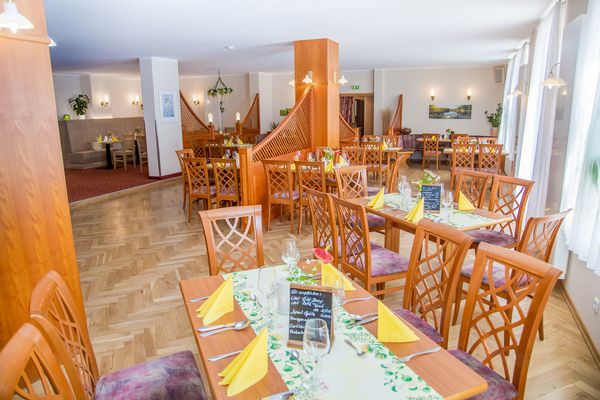 Ansicht vom Restaurant mit 100 Plätzen im Waldhotel in Friedrichroda (Inselsbergregion)